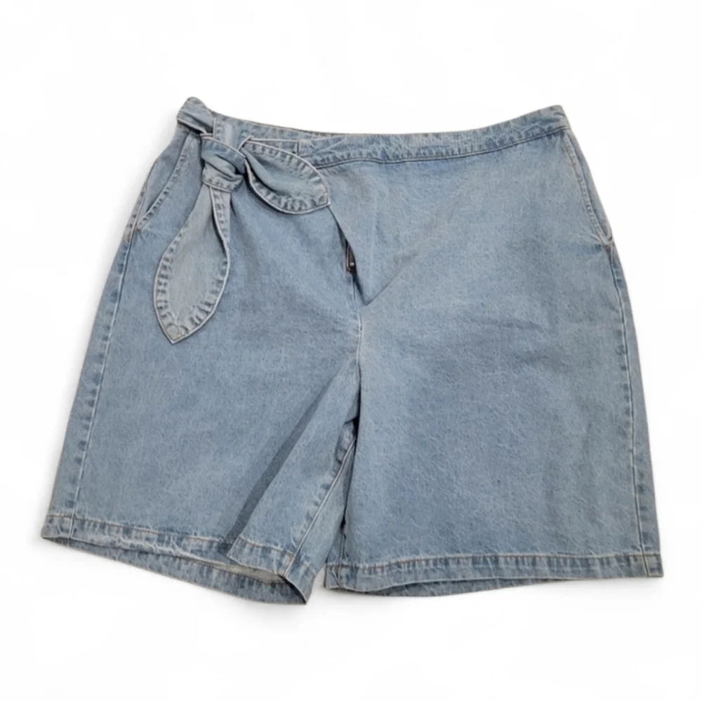 ELOQUII WEEKEND DENIM SHORTS WITH BELT SIZE 20 NWT
